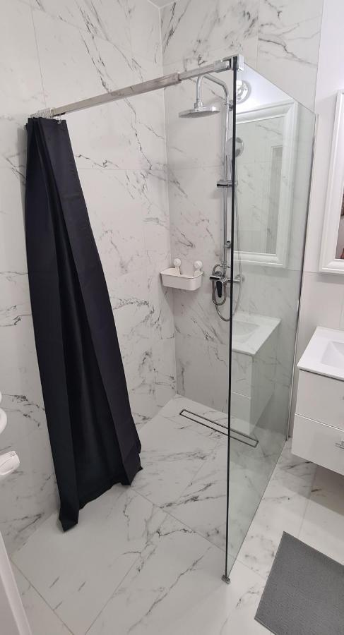 44 - Apartamenty Siedlce - Nowy Apartament W Centrum Przy Ul Czerwonego Krzyza Екстериор снимка