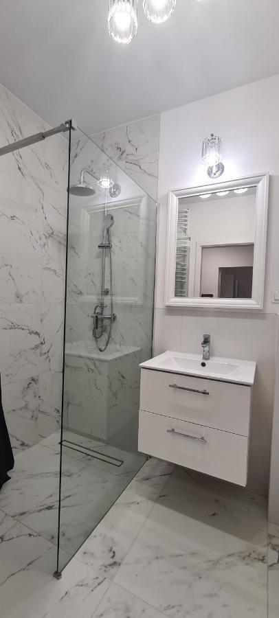 44 - Apartamenty Siedlce - Nowy Apartament W Centrum Przy Ul Czerwonego Krzyza Екстериор снимка